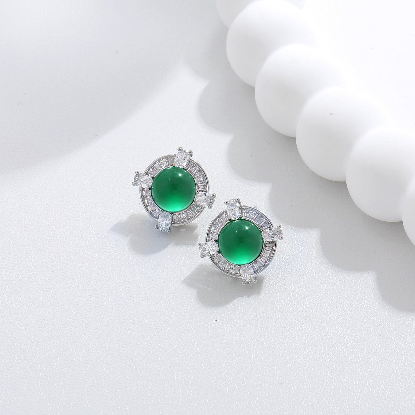 G&R Silver Stud Earrings with Emerald, Elegant Earrings, Niche Earrings925Silver Needle Girl