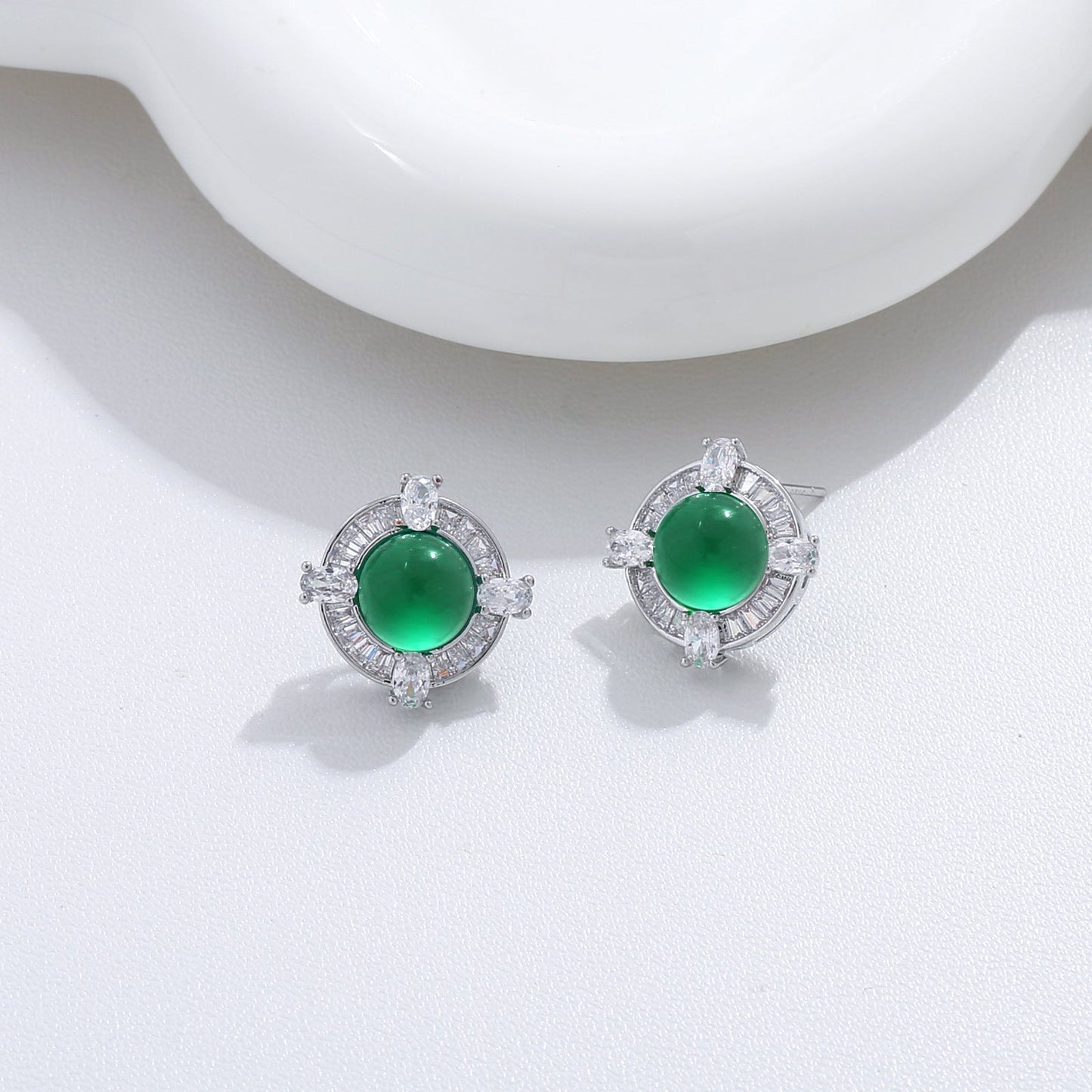G&R Silver Stud Earrings with Emerald, Elegant Earrings, Niche Earrings925Silver Needle Girl