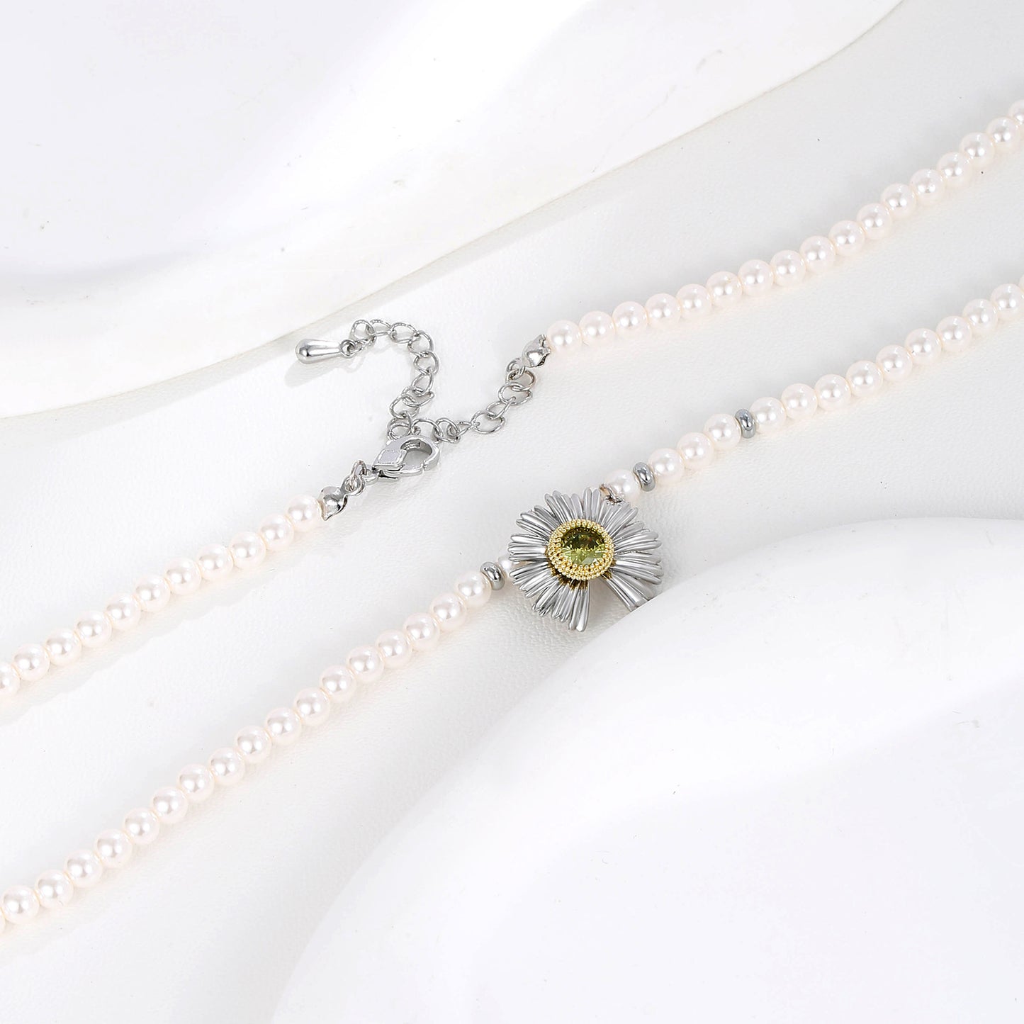 G&R Fresh and Elegant Daisy Necklace Light Luxury High-end Collarbone Chain