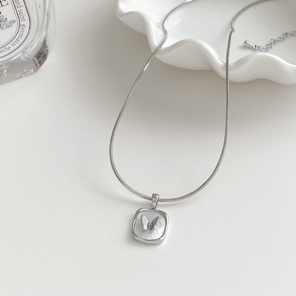 G&R Square Mother-of-Pearl Necklace for Women, Light Luxury, Niche Butterfly