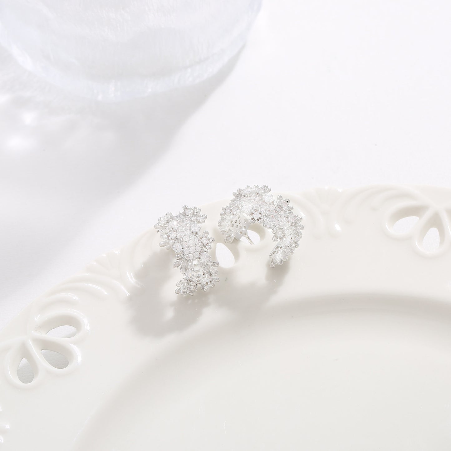 G&R Hollow Floral Stud Earrings 925 Silver Needle High-End Niche Women Zircon Earrings Light Luxury Jewelry Earrings