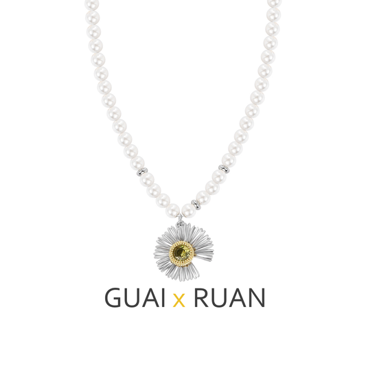 G&R Fresh and Elegant Daisy Necklace Light Luxury High-end Collarbone Chain