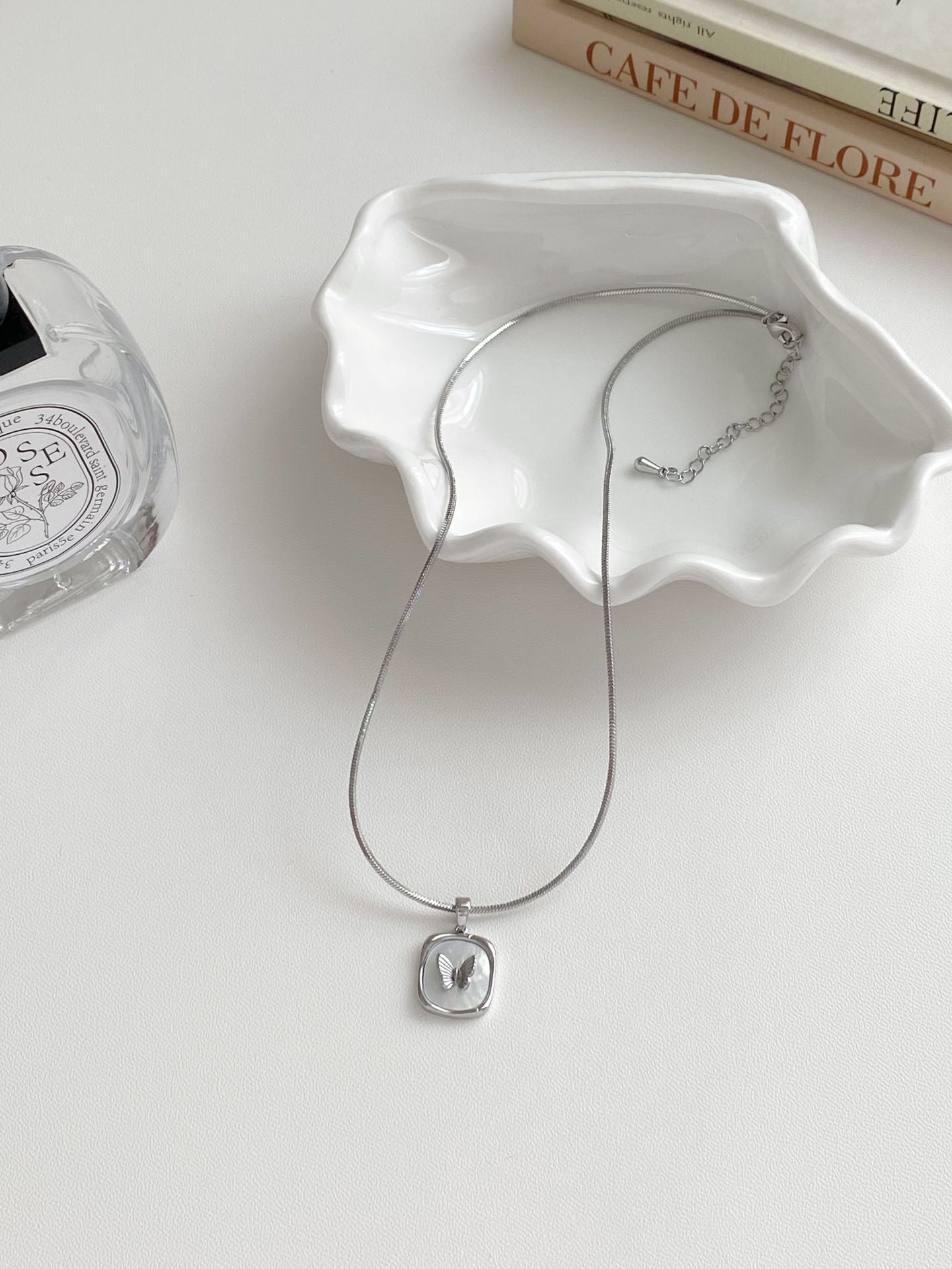 G&R Square Mother-of-Pearl Necklace for Women, Light Luxury, Niche Butterfly